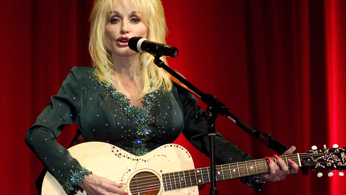 dolly-parton-krijgt-intiem-afscheid-met-enkel-dichte-familie-gva